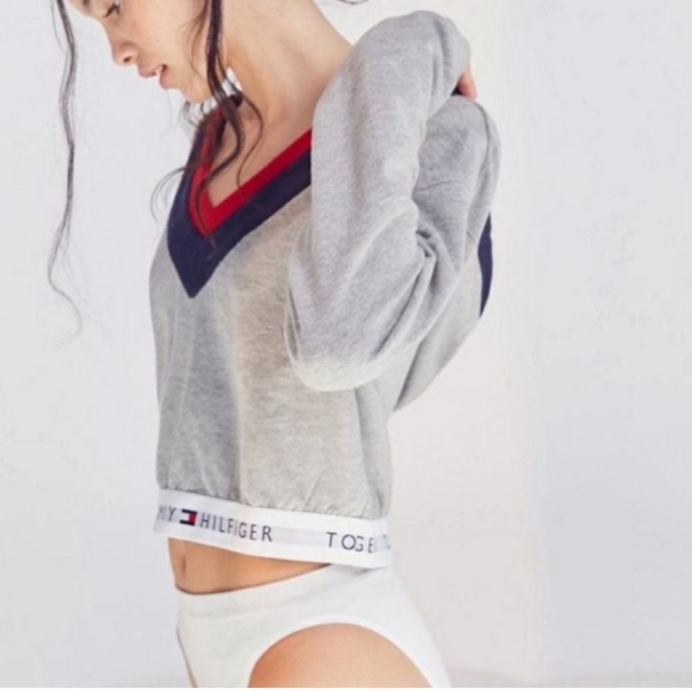 Urban Outfitters Tommy Hilfiger Cropped Sweatshirt